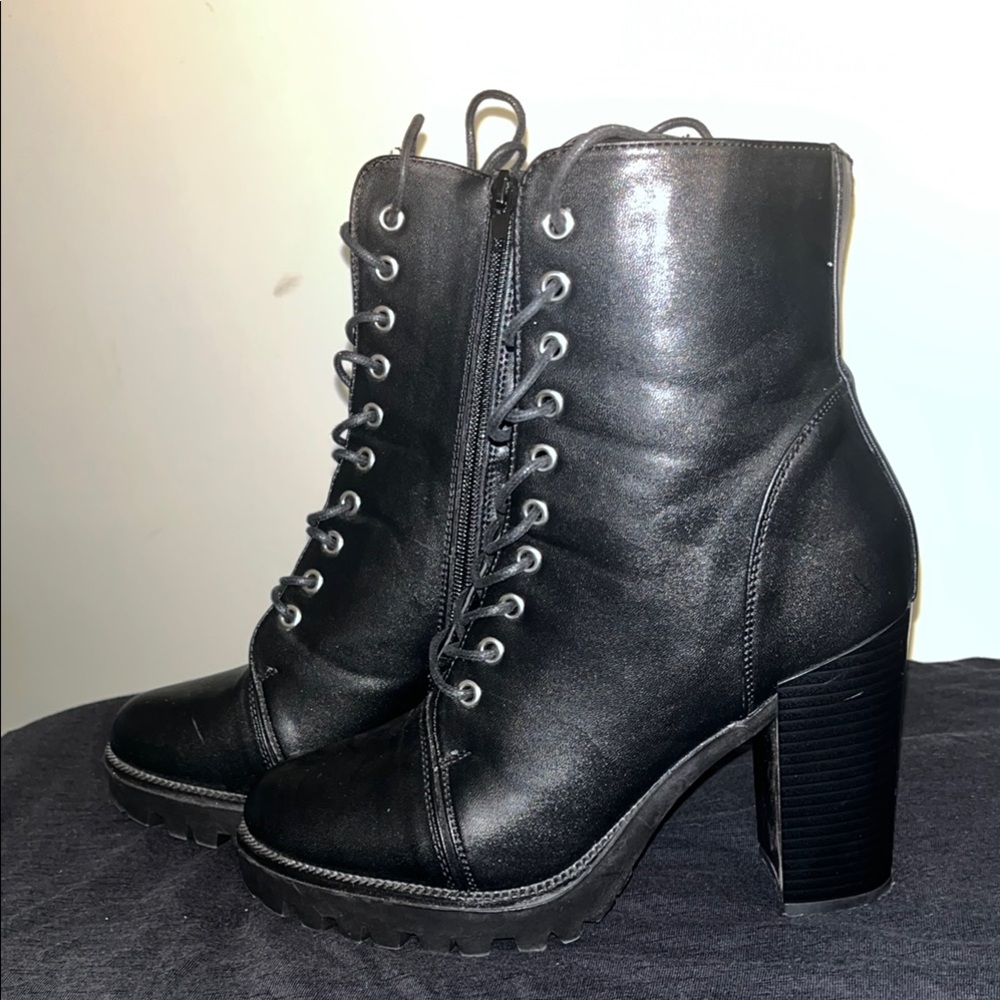 Hot Topic‎ Black Lace-Up Combat Boots with Chunky Heel Size 10